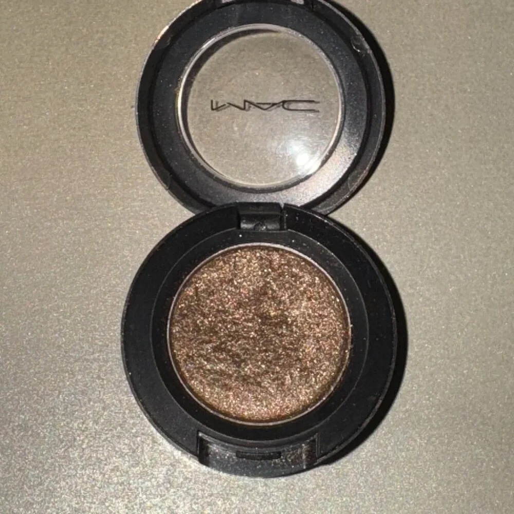 MAC Tempting Eyeshadow